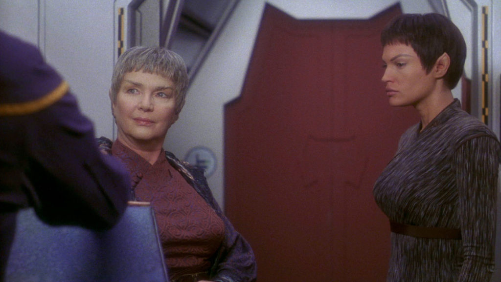 V'Lar says goodbye to Archer as T'Pol watches.